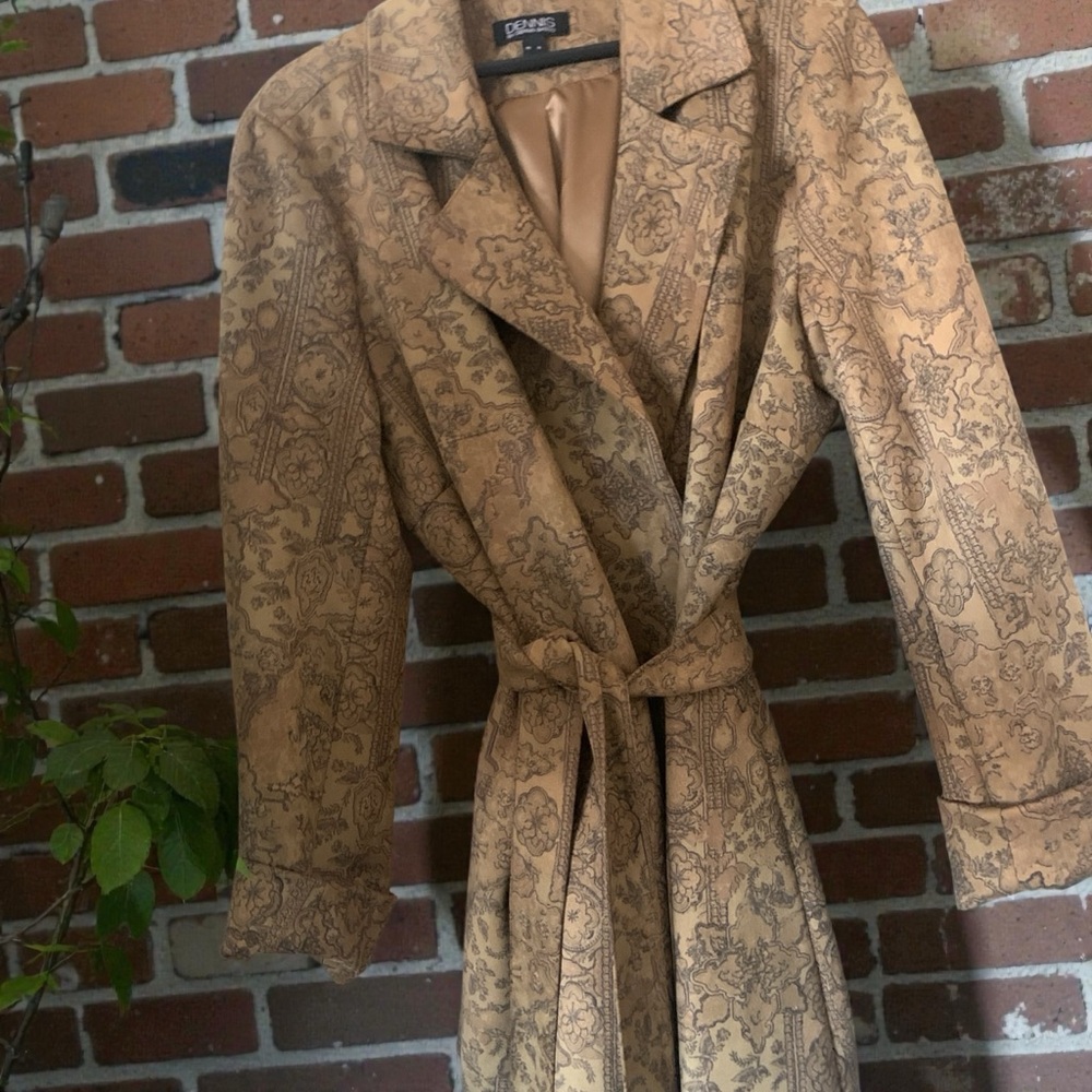 Dennis Basso Luxurious Women's Tan Patterned Coat